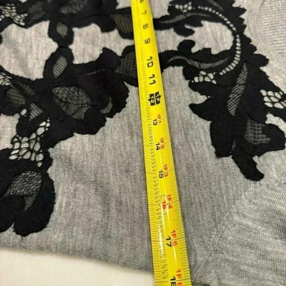 Diane Von Furstenberg women’s gray pullover sweater w/ lace overlay sz M - Picture 6 of 11